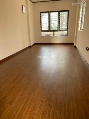 Bán nhà chia lô Nguyễn Hữu Thọ, Linh Đàm 43m2*5T ô tô vào nhà, tiện làm VP, 5.7 tỷ, 0972638668