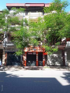 Cho thuê nhà phố Văn Cao, MT: 9m DT: 200m2, nhà 4 tầng, cầu thang cuối nhà