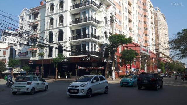 Cho thuê nhà phố Văn Cao, MT: 9m DT: 200m2, nhà 4 tầng, cầu thang cuối nhà