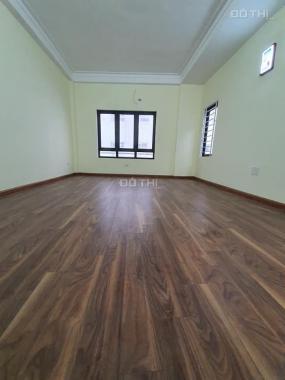 Bán nhà Kim Giang, rộng 30m2*6T, ô tô tránh 5m, giá 2.7 tỷ