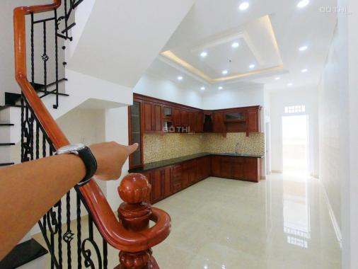 Nhà 3 lầu 220m2 DTSD sổ hồng riêng, đường ô tô cách mặt tiền Bình Lợi chỉ 20m