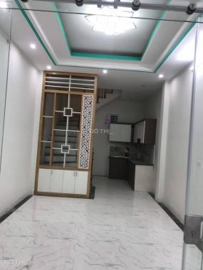 Bán nhà đẹp ngõ 527 Lĩnh Nam Hoàng Mai 32m2x5T, MT rộng, ô tô cách nhà 5m, SĐCC, giá 2,2 tỷ