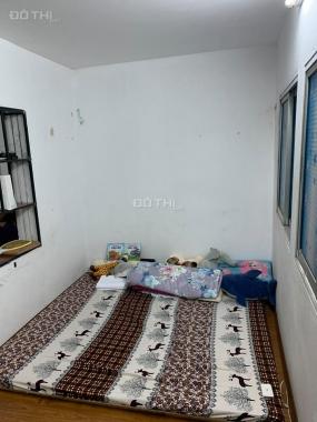 Bán căn hộ tập thể tầng 3 ở ngay phố Nguyễn Chí Thanh, 65m2, 3pn giá 1.9 tỷ. 0916617739