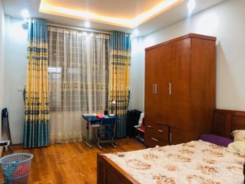 Nhà đẹp ở ngay, phố Yên Bình, 46m2, 4.4 tỷ, tặng toàn bộ nội thất 800 triệu