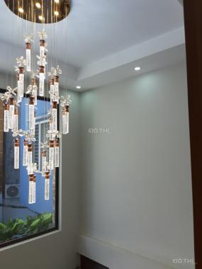 Bán nhà đường Lạc Long Quân, Tây Hồ 60m2 xây 6 tầng mới gần hồ Tây, giá 6.5 tỷ