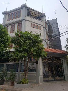 Cho thuê nhà riêng Làng Quốc Tế Thăng Long, đường Trần Đăng Ninh. DT 600m2, XD 180m2 x 3T, MT 20m