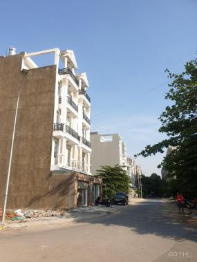 Bán nhà tại Nguyễn Xí, phường 26, kế bên VinCom Nguyễn Xí, DT 5 x 16m, kết cấu 3 tầng, đường 12m
