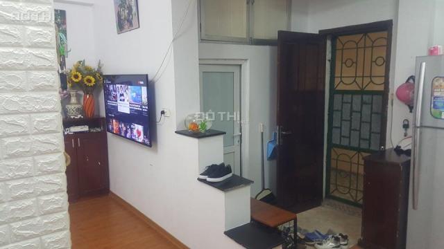 Bán căn hộ tập thể 30 Phạm Văn Đồng. DT 90 m2, giá 1.75 tỷ (có TL)