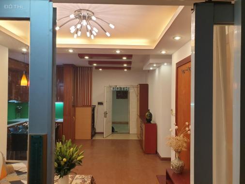 Bán căn hộ 3PN full đồ đẹp chung cư mặt phố Nguyễn Sơn, cách hồ Hoàn Kiếm 3,5km