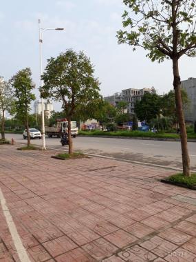 Nhà đẹp, sát mặt phố Hồng Tiến, ô tô vào nhà, 70m2, 4 tầng chỉ 4.3 tỷ