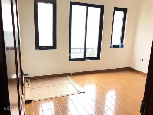 Bán nhà Bát Khối 31m2, 5 tầng, mặt tiền 3.7m chia lô ô tô vào tận nhà giá 2.7 tỷ