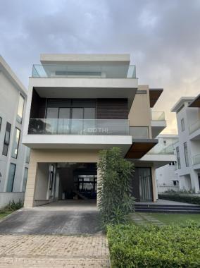 Biệt thự đơn lập thô Lucasta Villa 14x20m - hướng Nam - sổ hồng chính chủ - gần hồ bơi và công viên