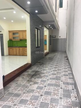 Bán nhà Ngọc Hồi 40m2 * 4T xây mới giá 2.4 tỷ, ngõ to ô tô đỗ gần nhà LH 0972638668