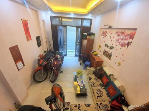 Bán nhà Tam Trinh, Hoàng Mai SĐCC 34m2, 3 tầng, 1.8 tỷ. LH: 0916621025