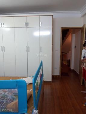 3 tỷ nhà đẹp long lanh, 5T, 40m2, ngay chợ Ngọc Thụy, Long Biên