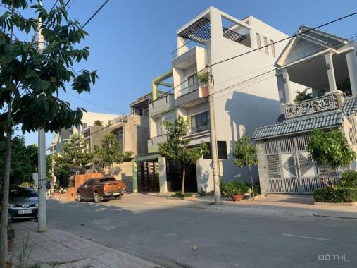 Bán lô đất 101.2 m2 mặt tiền đường D3, khu song ngữ Lạc Hồng, phường Bửu Long, giá 2.95 tỷ.