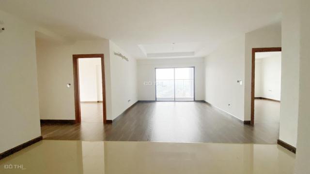 Cần bán căn hộ 3PN rộng 139m2 dự án Goldmark City, hướng Đông Nam, giá chỉ 27tr/m2. LH 0936 0099 17