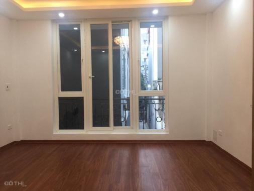 Bán nhà Kim Giang 30m2, 5T gần cầu Lủ, giá: 3.2 tỷ. LH: 0979861562