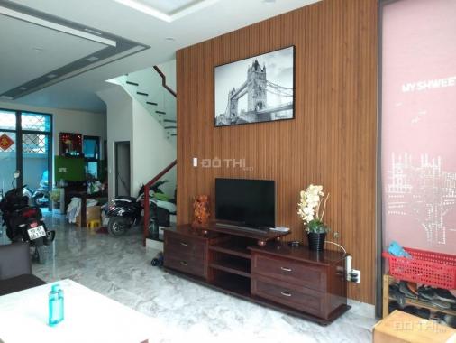 Villa Lavila Đông Sài Gòn Kiến Á cần bán full nội thất 1 trệt 3 lầu 6 phòng ngủ