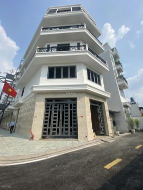 Bán nhà phố ven sông, 1 trệt, 4 lầu giá 4,1 tỷ (có thang máy) Hà Huy Giáp Q. 12