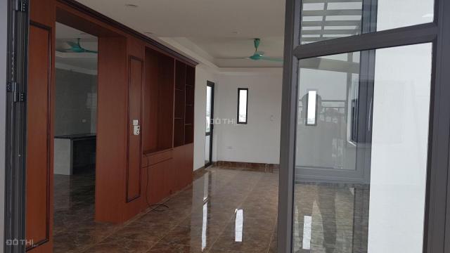(Chính chủ) cho thuê căn penthouse 120 m2 - Cuối ngõ 300 Nguyễn Xiển