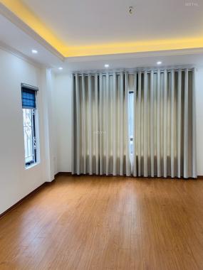 Bán nhà lô góc gần Cầu Đen chợ Hà Đông 46m2 ô tô vào nhà;, giá 5.29 tỷ. LH 0984352158