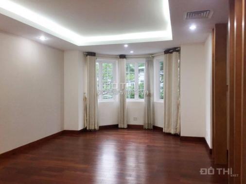 Thuê biệt thự Saigon Pearl, 1 hầm + 3 tầng, nhà đẹp, 4 phòng ngủ 4, giá 89 tr/tháng
