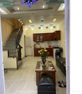 Cho thuê nhà riêng ngõ 33A Văn Cao, 4 tầng, đồ cơ bản cho hộ gia đình và vp