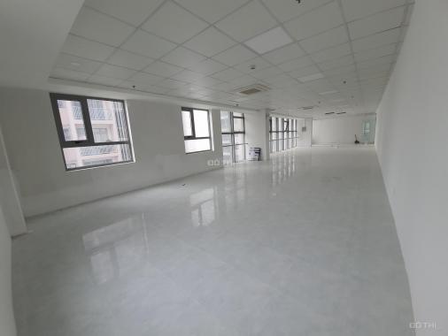 Cao ốc văn phòng Luxcity mới hoàn thiện sàn trống suốt. LH 0909.44.8284 Hiền