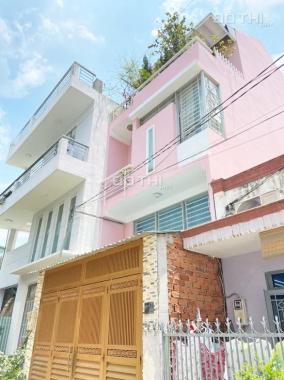 Nhà đẹp màu hồng hẻm xe hơi 2 lầu, 2 ban công, cô chủ nhà ăn chay trường cần bán đi Lâm Đồng