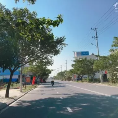 Cần bán lô đất 70m2 tại ngã tư Miếu Ông Cù, Thuận An, giá 700 triệu