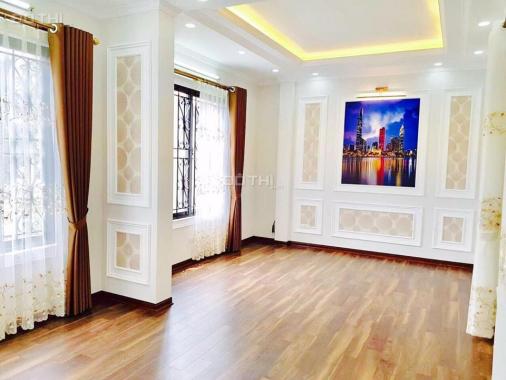 Bán nhà mới xây 5 tầng gần ngõ 206 Cổ Linh, phường Long Biên. Hướng Đông Nam
