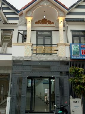 Bán căn nhà Phú Hồng Thịnh 8 nhà 1 trệt, 1 lầu, giá 2 tỷ 150 tr, LH 0932.136.186
