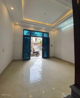 Bán nhà 38m2, 3 tầng, 3 PN gần BX Yên Nghĩa, ô tô đỗ cạnh nhà giá chỉ 1,37 tỷ. LH: 0979 022 426