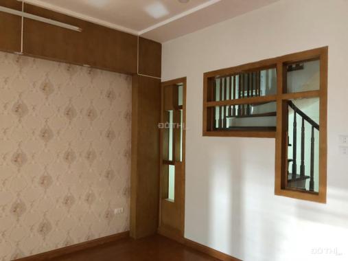 Bán nhà phố Trần Duy Hưng, Q Cầu Giấy, DT: 40m2, 5T, MT 4m giá: 4.5 tỷ, LH: Đức Huấn