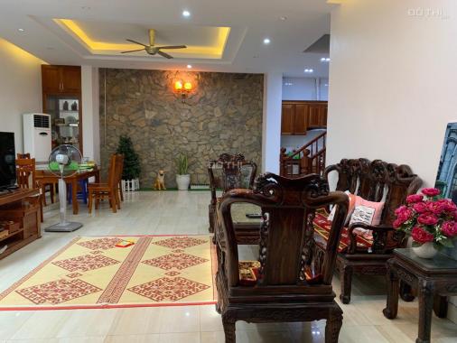 Cho thuê nhà ở Văn Cao, DT: 110m2x4,5T, MT: 8m full nội thất, giá thuê: 30tr/th. LH: 0903215466