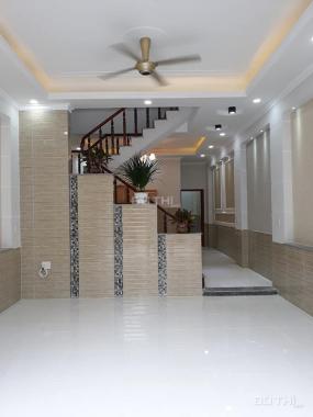 Nhà mới sang lại chính chủ 40m2, giá 1,9 tỷ