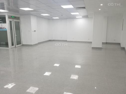 Cho thuê văn phòng mặt phố Vũ Tông Phan, diện tích 200m2 giá 200 nghìn/m2/tháng mặt tiền 12m
