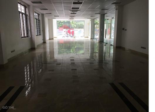 Cho thuê sàn tầng 3 ở mặt phố Hoàng Hoa Thám, 245m2, thiết kế thông sàn làm vp