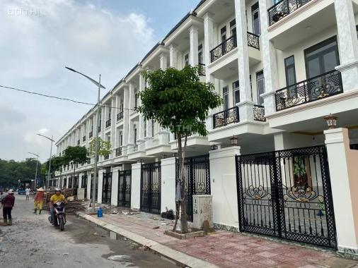 Bán nhà phố 1 trệt, 2 lầu, giá 3.6 tỷ, DT đất 68m2, 154m2 xây dựng, P. Đông Hòa, Dĩ An 0967087089