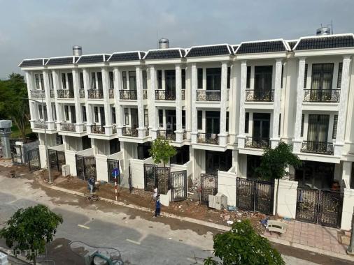 Bán nhà phố 1 trệt, 2 lầu, giá 3.6 tỷ, DT đất 68m2, 154m2 xây dựng, P. Đông Hòa, Dĩ An 0967087089