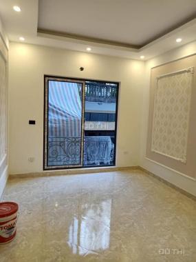 Cự Lộc - Nhà mới xây, 35m2, 5 tầng, MT 3.5m, giá nhỉnh 3 tỷ - Cạnh Royal City