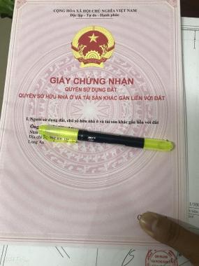 Nhà tôi cần bán gấp 1 lô đất thổ cư gần 110m2 ở xã Đức Hòa Đông, gần UBND xã. Giá 530 tr TL