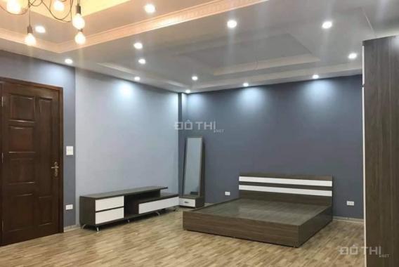 Cực rẻ nhà Nghi Tàm 50m2, 5 tầng, gần phố, chỉ việc xách vali đến ở. LH 0904231399