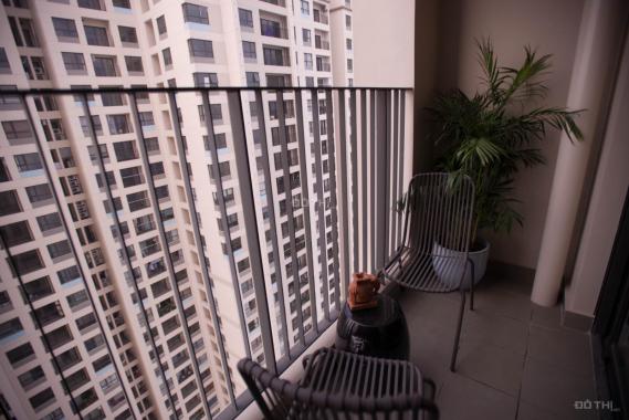 Cho thuê căn hộ để ở, làm văn phòng, Vinhomes D'Capitale, căn góc 60m2, 2 phòng ngủ, full nội thất