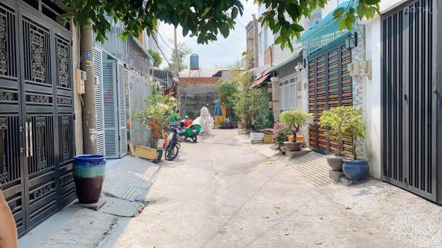 Dịch bệnh kẹt vốn làm ăn, cần bán nhà phố 1 trệt + 2 lầu + ST ở đường Phan Huy Ích. Hỗ trợ vay 70%