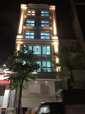 Cho thuê nhà mặt đường Phạm Văn Đồng 70m2 X 5 tầng thang máy, gần CV Hòa Bình. LH 0983638558