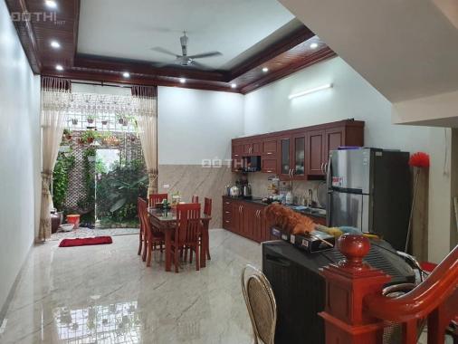 Bán nhà lô góc 2 thoáng, 65m2, gara, tặng nội thất tiền tỷ ngay Trường Chinh, chỉ 4.5 tỷ