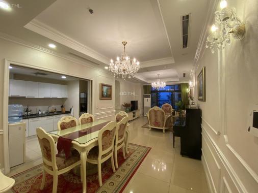 Bán căn hộ Royal City, DT 131m2, 3 phòng ngủ kèm nội thất đẹp, căn góc