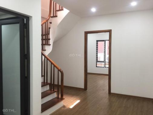 Bán nhà đẹp xây mới ngõ 79 Cầu Giấy 5.15 tỷ, 50m2x5T lô góc 2 mặt thoáng